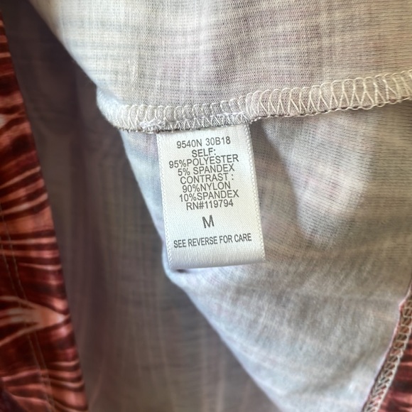 💕Live and let Live size medium women’s top - Picture 5 of 7